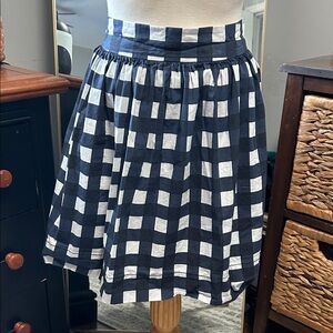 Classic Banana Republic gingham skirt in a timeless navy and white check.